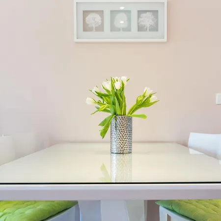 Jere Apartman *